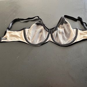 Chantelle bra
